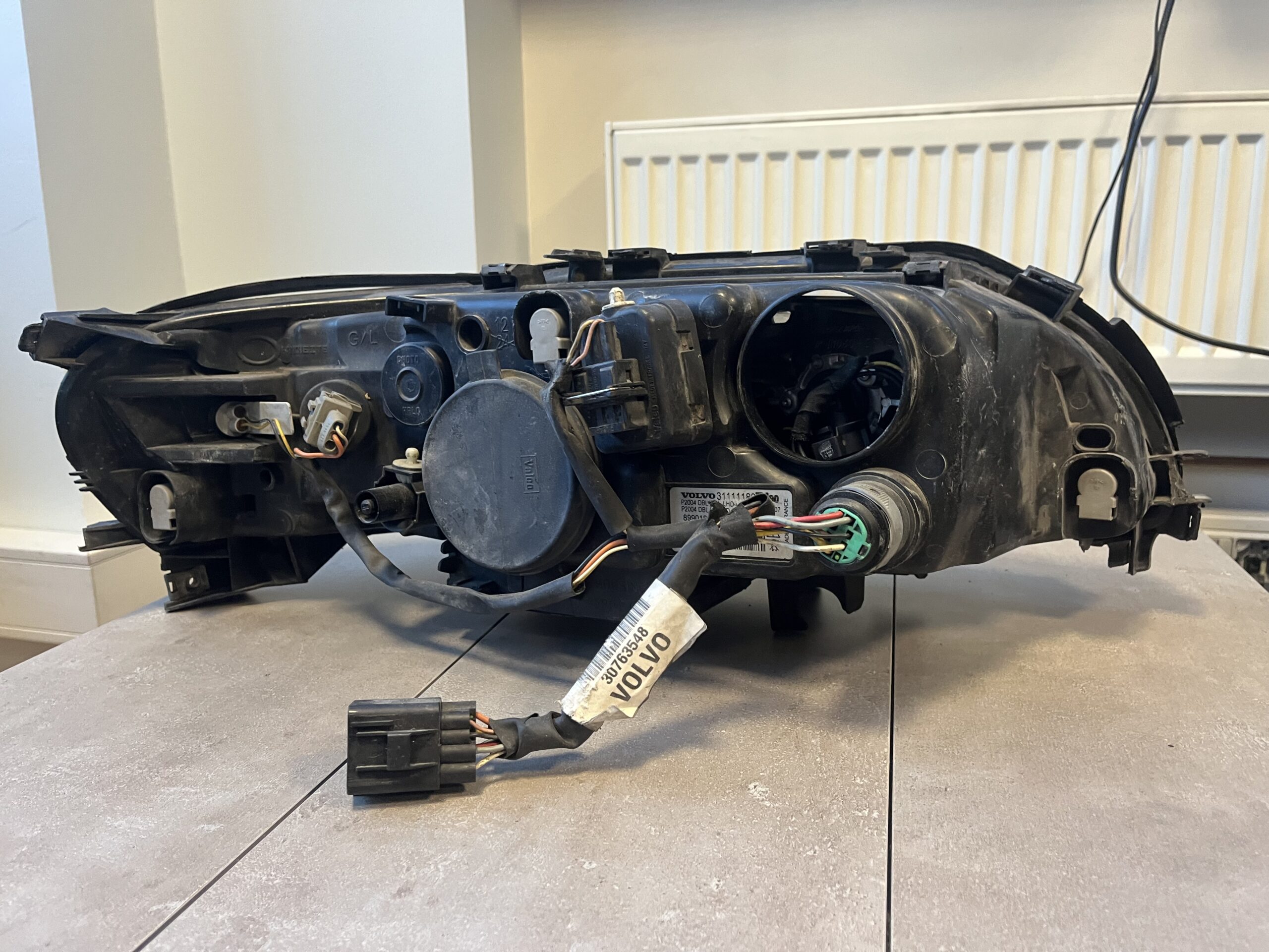 Kasutatud esituli vasak xenon kurvituli P2 2007-2009 (31111180) - Image 5